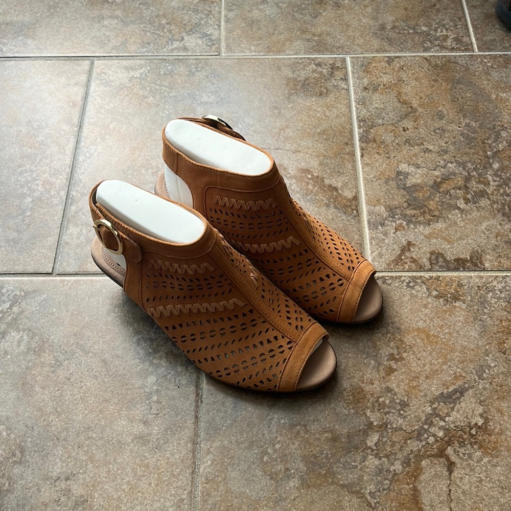 Earth women’s shoes 6.5W